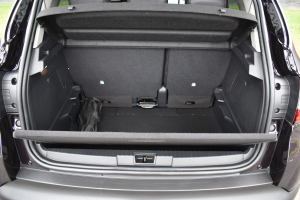 Renault Captur 1.2 TCe Initiale Paris Automaat leer Navi 13000 km Hoge instap Renault Captur 1.2 TCe Initiale Paris Automaat leer Navi 13000 km Hoge instap