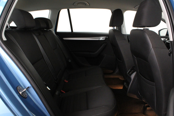 Škoda Octavia Combi 1.0 TSI Greentech Ambition > Automaat/trekhaak/cruise control... Škoda Octavia Combi 1.0 TSI Greentech Ambition > Automaat/trekhaak/cruise control...