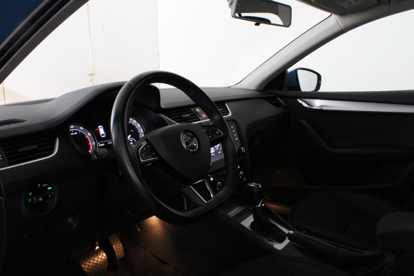 Škoda Octavia Combi 1.0 TSI Greentech Ambition > Automaat/trekhaak/cruise control... Škoda Octavia Combi 1.0 TSI Greentech Ambition > Automaat/trekhaak/cruise control...