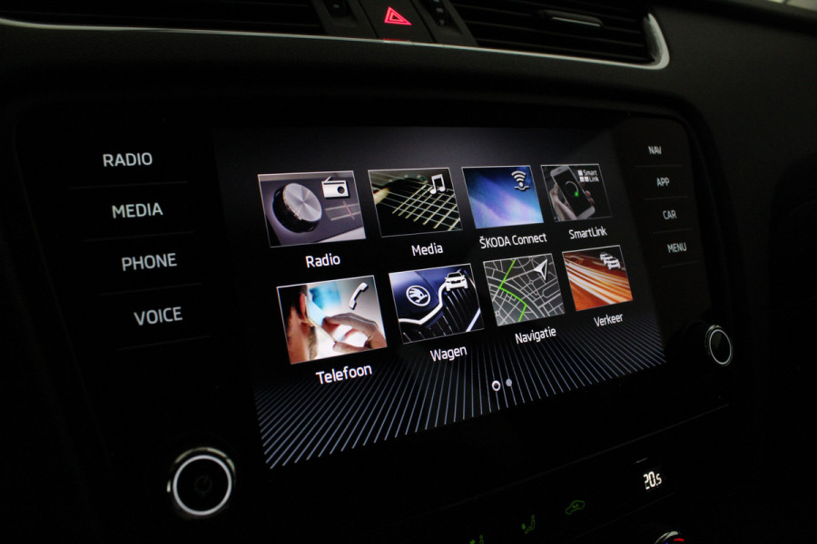 Škoda Octavia Combi 1.0 TSI Greentech Ambition > Automaat/trekhaak/cruise control... Škoda Octavia Combi 1.0 TSI Greentech Ambition > Automaat/trekhaak/cruise control...