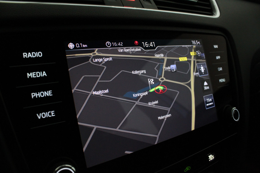 Škoda Octavia Combi 1.0 TSI Greentech Ambition > Automaat/trekhaak/cruise control... Škoda Octavia Combi 1.0 TSI Greentech Ambition > Automaat/trekhaak/cruise control...