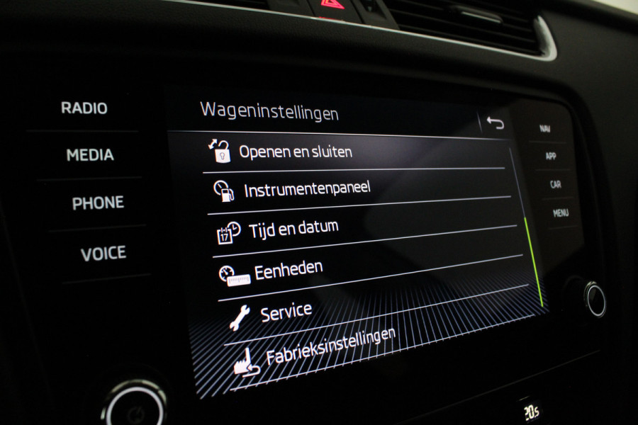 Škoda Octavia Combi 1.0 TSI Greentech Ambition > Automaat/trekhaak/cruise control... Škoda Octavia Combi 1.0 TSI Greentech Ambition > Automaat/trekhaak/cruise control...