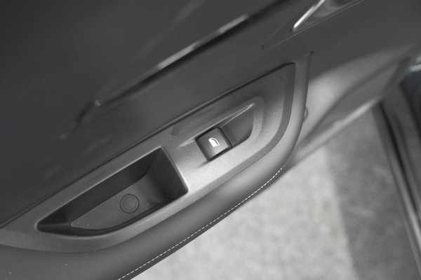 Peugeot 2008 PureTech 130 EAT8 GT | Camera | Apple Carplay | Parkeersensoren | 3D Display | Draadloos Telefoon Oplader