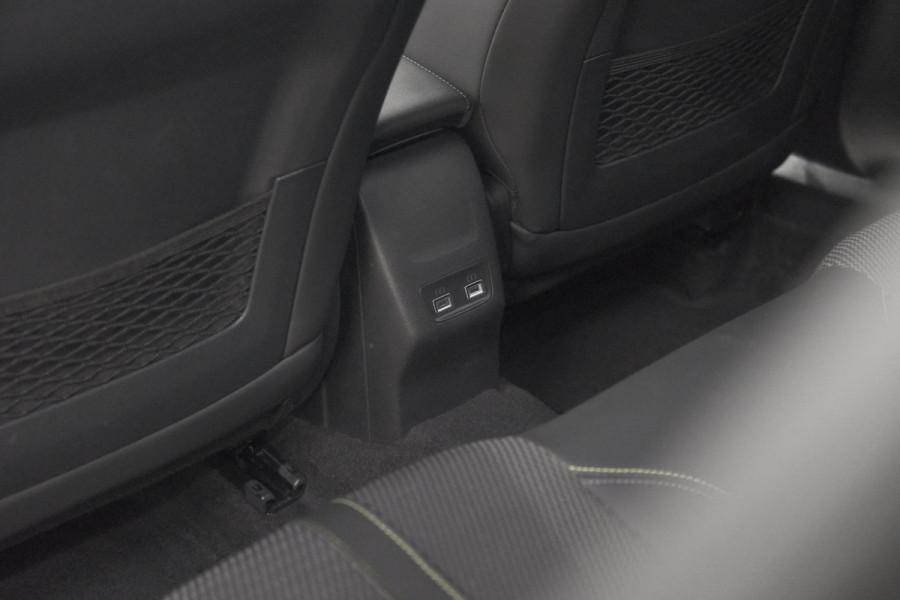 Peugeot 2008 PureTech 130 EAT8 GT | Camera | Apple Carplay | Parkeersensoren | 3D Display | Draadloos Telefoon Oplader