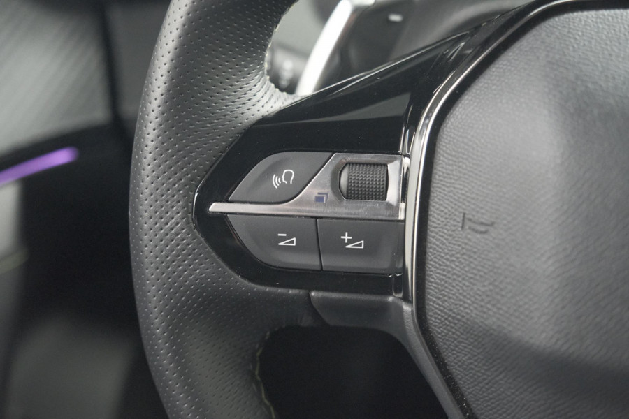 Peugeot 2008 PureTech 130 EAT8 GT | Camera | Apple Carplay | Parkeersensoren | 3D Display | Draadloos Telefoon Oplader