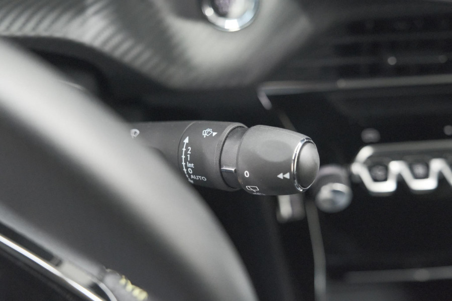 Peugeot 2008 PureTech 130 EAT8 GT | Camera | Apple Carplay | Parkeersensoren | 3D Display | Draadloos Telefoon Oplader