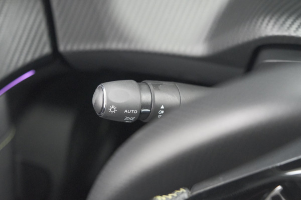 Peugeot 2008 PureTech 130 EAT8 GT | Camera | Apple Carplay | Parkeersensoren | 3D Display | Draadloos Telefoon Oplader