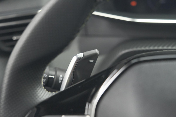Peugeot 2008 PureTech 130 EAT8 GT | Camera | Apple Carplay | Parkeersensoren | 3D Display | Draadloos Telefoon Oplader