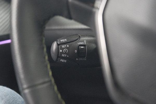 Peugeot 2008 PureTech 130 EAT8 GT | Camera | Apple Carplay | Parkeersensoren | 3D Display | Draadloos Telefoon Oplader
