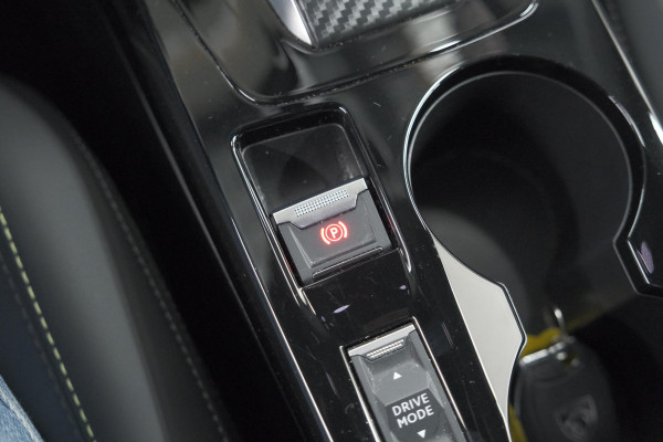 Peugeot 2008 PureTech 130 EAT8 GT | Camera | Apple Carplay | Parkeersensoren | 3D Display | Draadloos Telefoon Oplader