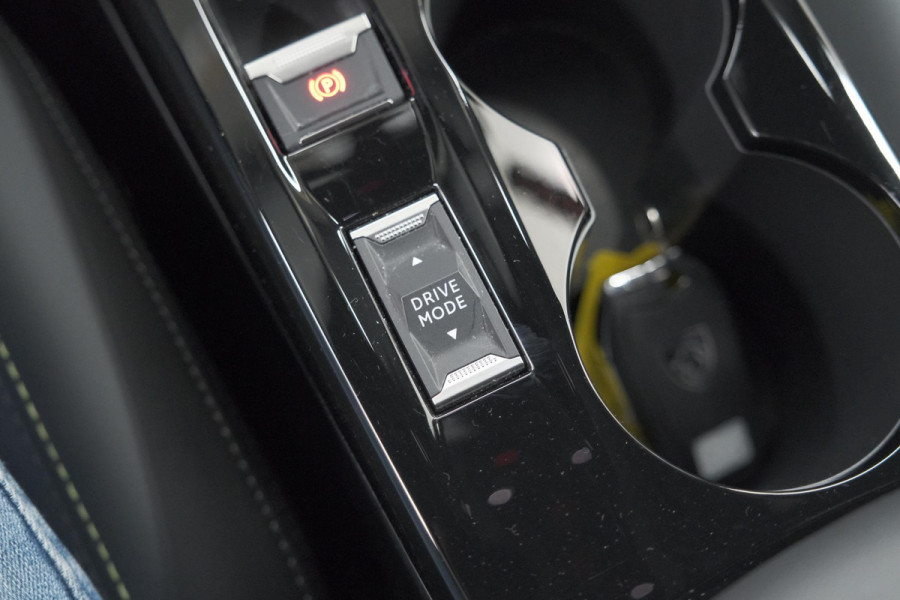 Peugeot 2008 PureTech 130 EAT8 GT | Camera | Apple Carplay | Parkeersensoren | 3D Display | Draadloos Telefoon Oplader