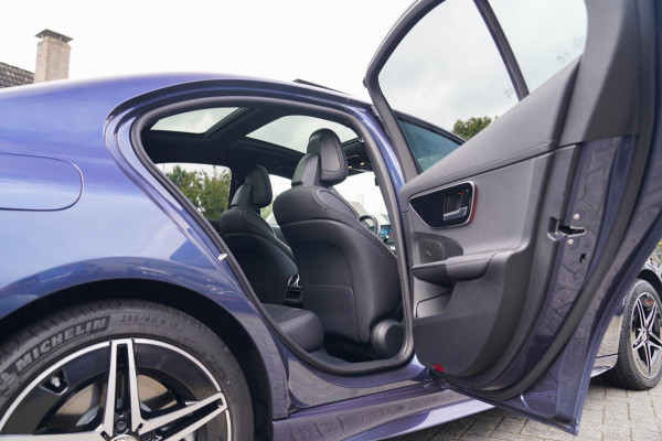 Mercedes-Benz C-Klasse 300 e star Edition AMG Line Plus | Panorama | Carbon | Camera | LED koplampen | Memory | sfeerverlichting