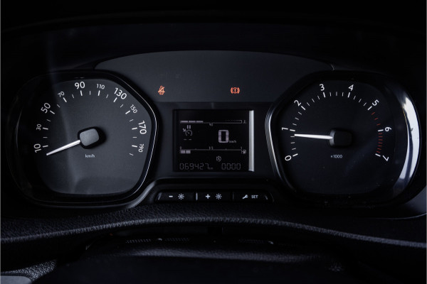 Peugeot Expert **2.0 BlueHDI | L2H1 | Euro 6 | 123 PK | Cruise | Airco | Trekhaak** Peugeot Expert **2.0 BlueHDI | L2H1 | Euro 6 | 123 PK | Cruise | Airco | Trekhaak**