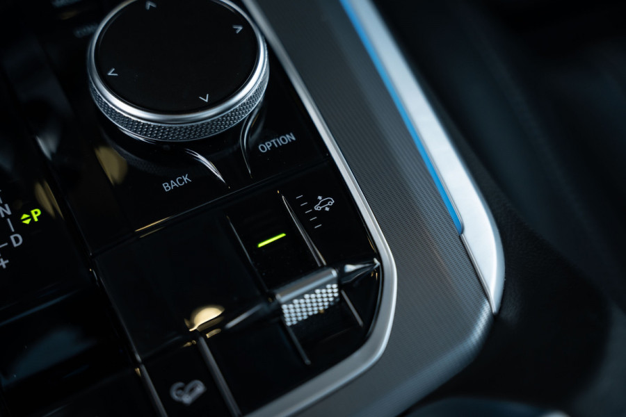BMW X5 xDrive45e High Executive - M-Sport | Panorama | Elek. trekhaak | Luchtvering BMW X5 xDrive45e High Executive - M-Sport | Panorama | Elek. trekhaak | Luchtvering