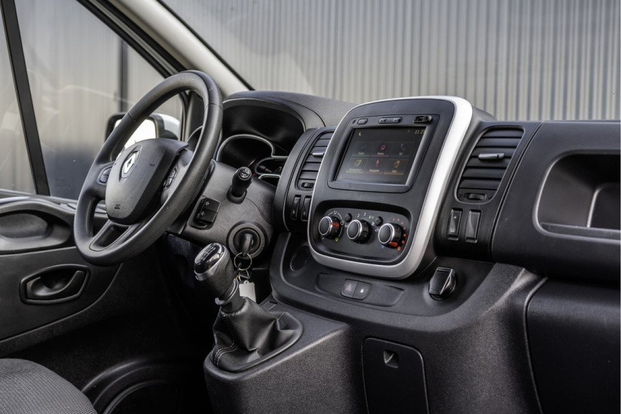 Renault Trafic **2.0 dCi L2H1 | 120 PK | Euro 6 | 5-Persoons | Cruise | Airco | DC** Renault Trafic **2.0 dCi L2H1 | 120 PK | Euro 6 | 5-Persoons | Cruise | Airco | DC**