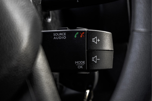 Renault Trafic **2.0 dCi L2H1 | 120 PK | Euro 6 | 5-Persoons | Cruise | Airco | DC** Renault Trafic **2.0 dCi L2H1 | 120 PK | Euro 6 | 5-Persoons | Cruise | Airco | DC**