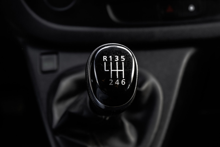 Renault Trafic **2.0 dCi L2H1 | 120 PK | Euro 6 | 5-Persoons | Cruise | Airco | DC** Renault Trafic **2.0 dCi L2H1 | 120 PK | Euro 6 | 5-Persoons | Cruise | Airco | DC**