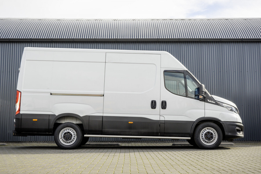 Iveco Daily **35S14V 2.3 L2H2 | Automaat | Euro 6 | Cruise | Climate | 3500 KG Trekgewicht | Trekhaak** Iveco Daily **35S14V 2.3 L2H2 | Automaat | Euro 6 | Cruise | Climate | 3500 KG Trekgewicht | Trekhaak**