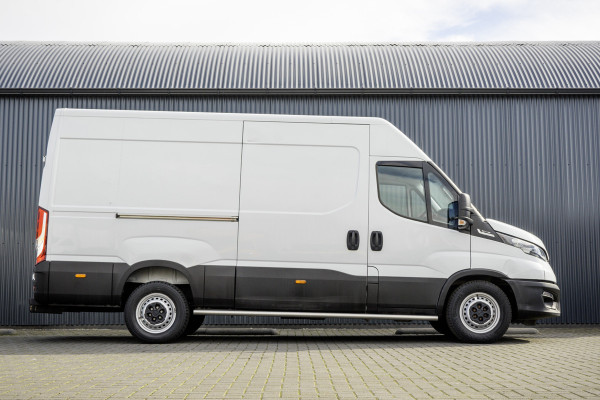Iveco Daily **35S14V 2.3 L2H2 | Automaat | Euro 6 | Cruise | Climate | 3500 KG Trekgewicht | Trekhaak** Iveco Daily **35S14V 2.3 L2H2 | Automaat | Euro 6 | Cruise | Climate | 3500 KG Trekgewicht | Trekhaak**