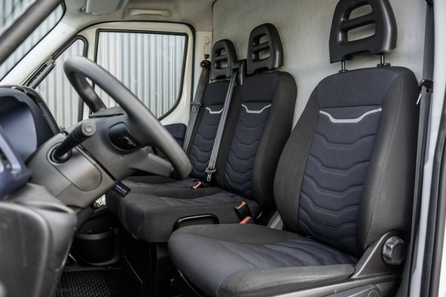 Iveco Daily **35S14V 2.3 L2H2 | Automaat | Euro 6 | Cruise | Climate | 3500 KG Trekgewicht | Trekhaak** Iveco Daily **35S14V 2.3 L2H2 | Automaat | Euro 6 | Cruise | Climate | 3500 KG Trekgewicht | Trekhaak**