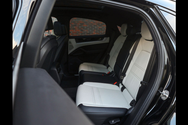 Porsche Cayenne Coupé 3.0 E-Hybrid | Pano - HUD - Sport Chrono Porsche Cayenne Coupé 3.0 E-Hybrid | Pano - HUD - Sport Chrono