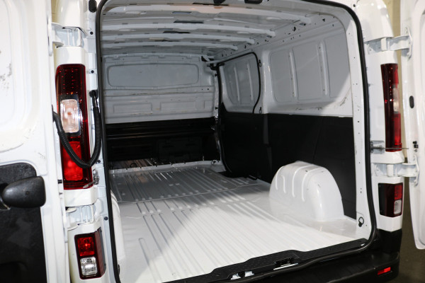 Nissan Primastar 2.0 dCi 130pk L2 H1 Airco Navigatie Camera Trekhaak