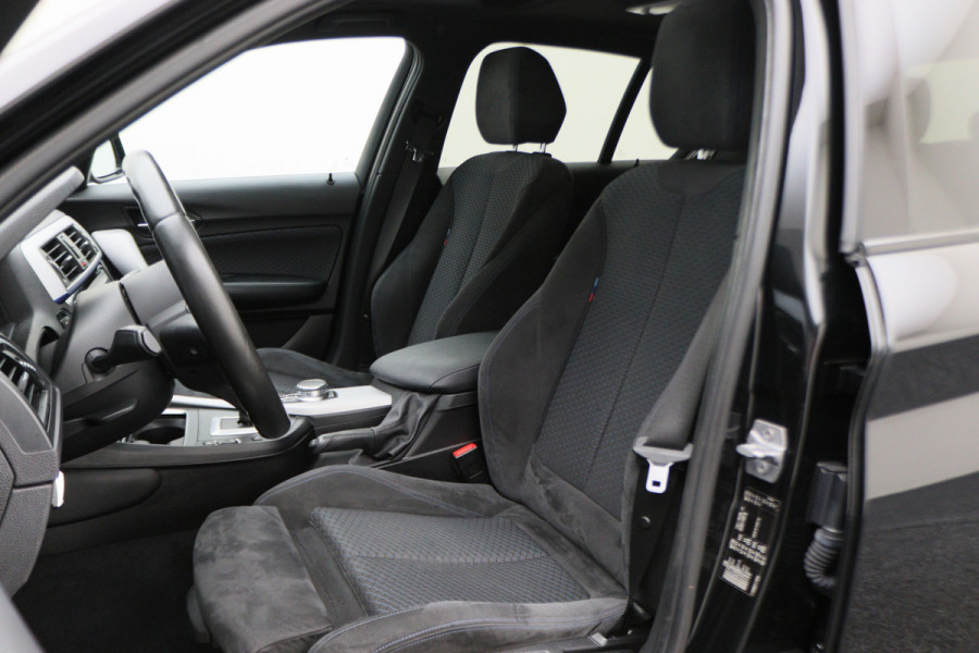 BMW 1-serie 118i Executive M Sport Automaat Schuif-/kanteldak, Camera, Navigatie, Climate, LED, 18" BMW 1-serie 118i Executive M Sport Automaat Schuif-/kanteldak, Camera, Navigatie, Climate, LED, 18"