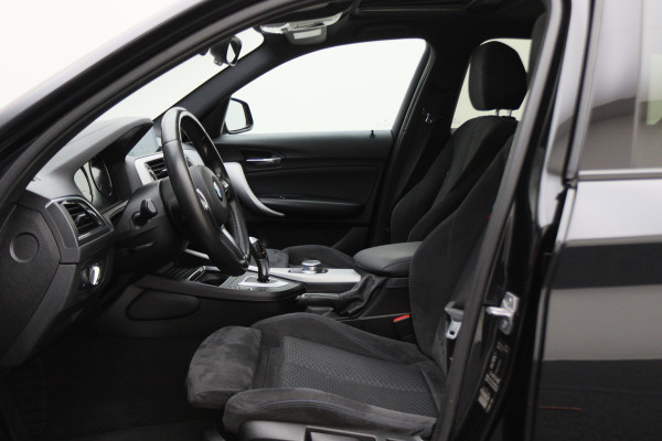 BMW 1-serie 118i Executive M Sport Automaat Schuif-/kanteldak, Camera, Navigatie, Climate, LED, 18" BMW 1-serie 118i Executive M Sport Automaat Schuif-/kanteldak, Camera, Navigatie, Climate, LED, 18"