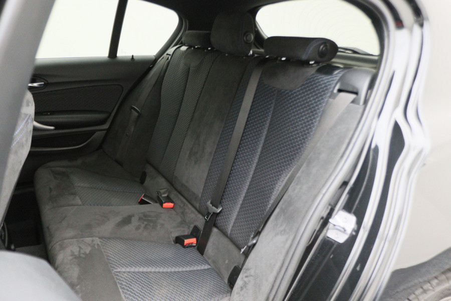 BMW 1-serie 118i Executive M Sport Automaat Schuif-/kanteldak, Camera, Navigatie, Climate, LED, 18" BMW 1-serie 118i Executive M Sport Automaat Schuif-/kanteldak, Camera, Navigatie, Climate, LED, 18"