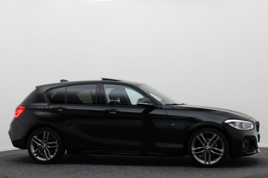 BMW 1-serie 118i Executive M Sport Automaat Schuif-/kanteldak, Camera, Navigatie, Climate, LED, 18" BMW 1-serie 118i Executive M Sport Automaat Schuif-/kanteldak, Camera, Navigatie, Climate, LED, 18"