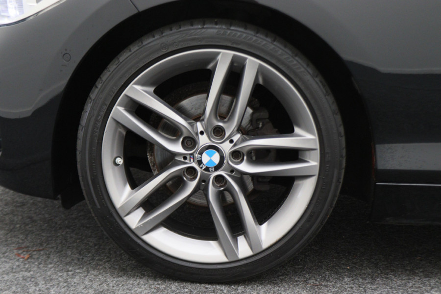 BMW 1-serie 118i Executive M Sport Automaat Schuif-/kanteldak, Camera, Navigatie, Climate, LED, 18" BMW 1-serie 118i Executive M Sport Automaat Schuif-/kanteldak, Camera, Navigatie, Climate, LED, 18"