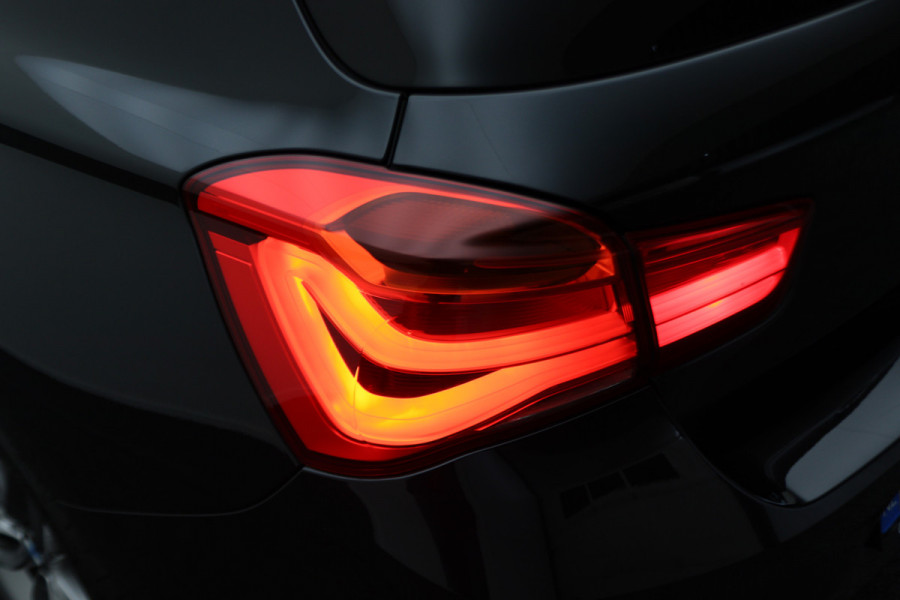 BMW 1-serie 118i Executive M Sport Automaat Schuif-/kanteldak, Camera, Navigatie, Climate, LED, 18" BMW 1-serie 118i Executive M Sport Automaat Schuif-/kanteldak, Camera, Navigatie, Climate, LED, 18"