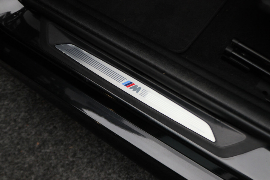 BMW 1-serie 118i Executive M Sport Automaat Schuif-/kanteldak, Camera, Navigatie, Climate, LED, 18" BMW 1-serie 118i Executive M Sport Automaat Schuif-/kanteldak, Camera, Navigatie, Climate, LED, 18"