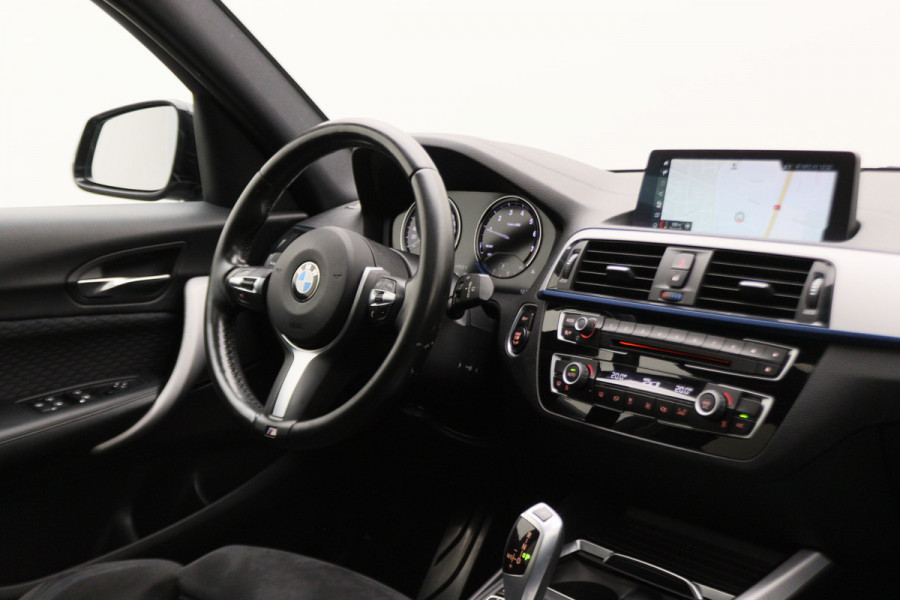 BMW 1-serie 118i Executive M Sport Automaat Schuif-/kanteldak, Camera, Navigatie, Climate, LED, 18" BMW 1-serie 118i Executive M Sport Automaat Schuif-/kanteldak, Camera, Navigatie, Climate, LED, 18"