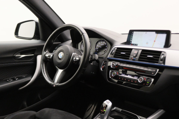 BMW 1-serie 118i Executive M Sport Automaat Schuif-/kanteldak, Camera, Navigatie, Climate, LED, 18" BMW 1-serie 118i Executive M Sport Automaat Schuif-/kanteldak, Camera, Navigatie, Climate, LED, 18"