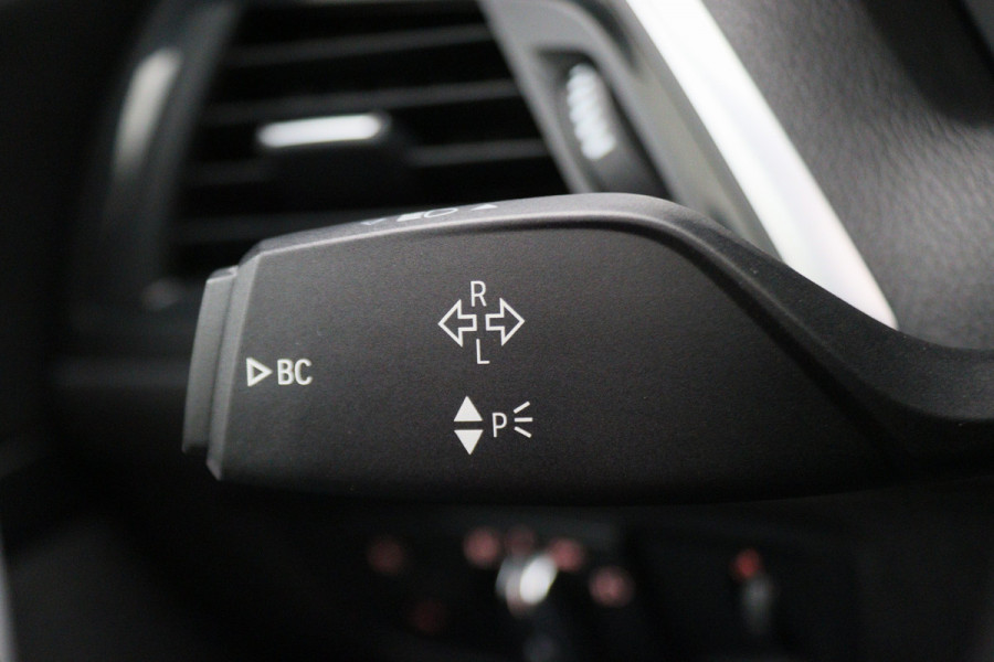 BMW 1-serie 118i Executive M Sport Automaat Schuif-/kanteldak, Camera, Navigatie, Climate, LED, 18" BMW 1-serie 118i Executive M Sport Automaat Schuif-/kanteldak, Camera, Navigatie, Climate, LED, 18"