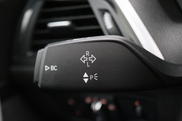 BMW 1-serie 118i Executive M Sport Automaat Schuif-/kanteldak, Camera, Navigatie, Climate, LED, 18" BMW 1-serie 118i Executive M Sport Automaat Schuif-/kanteldak, Camera, Navigatie, Climate, LED, 18"