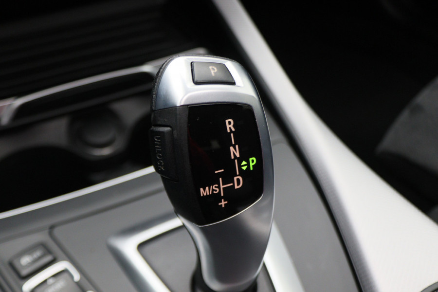 BMW 1-serie 118i Executive M Sport Automaat Schuif-/kanteldak, Camera, Navigatie, Climate, LED, 18" BMW 1-serie 118i Executive M Sport Automaat Schuif-/kanteldak, Camera, Navigatie, Climate, LED, 18"
