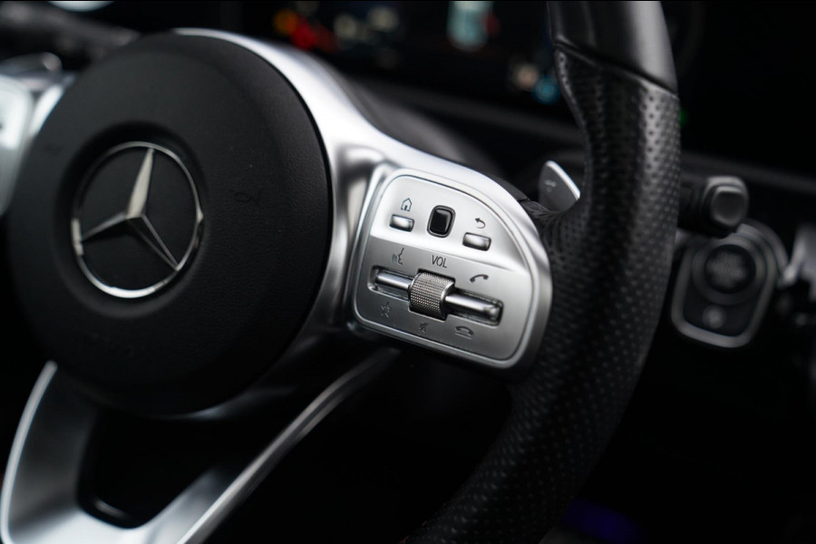 Mercedes-Benz A-Klasse 180 Premium Plus | AMG Pakket | Panorama | Leder/alcantara | Elektrisch verstelbare voorstoelen | LED | CAM Mercedes-Benz A-Klasse 180 Premium Plus | AMG Pakket | Panorama | Leder/alcantara | Elektrisch verstelbare voorstoelen | LED | CAM
