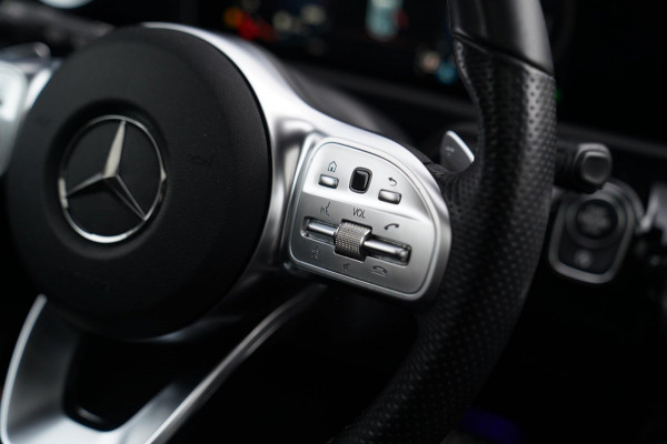 Mercedes-Benz A-Klasse 180 Premium Plus | AMG Pakket | Panorama | Leder/alcantara | Elektrisch verstelbare voorstoelen | LED | CAM Mercedes-Benz A-Klasse 180 Premium Plus | AMG Pakket | Panorama | Leder/alcantara | Elektrisch verstelbare voorstoelen | LED | CAM