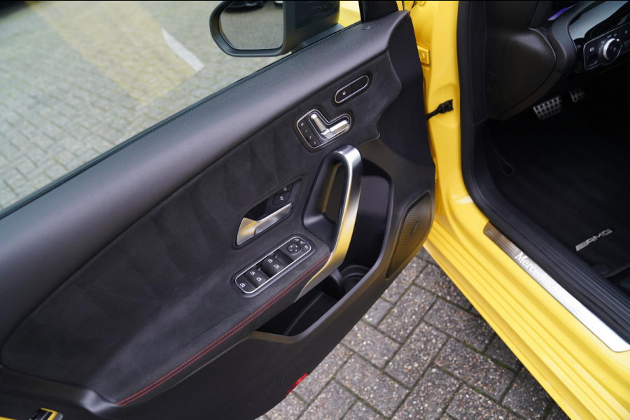 Mercedes-Benz A-Klasse 180 Premium Plus | AMG Pakket | Panorama | Leder/alcantara | Elektrisch verstelbare voorstoelen | LED | CAM Mercedes-Benz A-Klasse 180 Premium Plus | AMG Pakket | Panorama | Leder/alcantara | Elektrisch verstelbare voorstoelen | LED | CAM