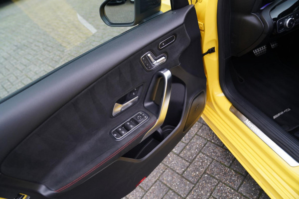Mercedes-Benz A-Klasse 180 Premium Plus | AMG Pakket | Panorama | Leder/alcantara | Elektrisch verstelbare voorstoelen | LED | CAM Mercedes-Benz A-Klasse 180 Premium Plus | AMG Pakket | Panorama | Leder/alcantara | Elektrisch verstelbare voorstoelen | LED | CAM