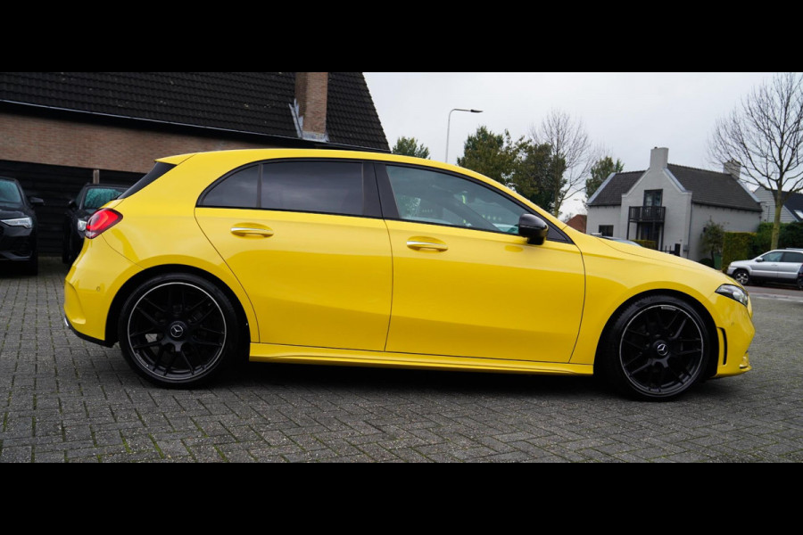 Mercedes-Benz A-Klasse 180 Premium Plus | AMG Pakket | Panorama | Leder/alcantara | Elektrisch verstelbare voorstoelen | LED | CAM Mercedes-Benz A-Klasse 180 Premium Plus | AMG Pakket | Panorama | Leder/alcantara | Elektrisch verstelbare voorstoelen | LED | CAM