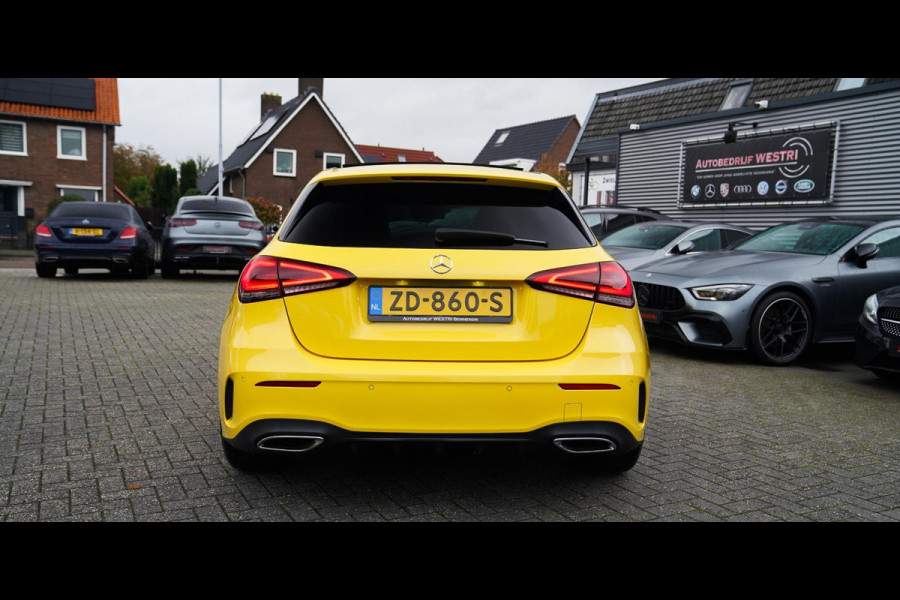 Mercedes-Benz A-Klasse 180 Premium Plus | AMG Pakket | Panorama | Leder/alcantara | Elektrisch verstelbare voorstoelen | LED | CAM Mercedes-Benz A-Klasse 180 Premium Plus | AMG Pakket | Panorama | Leder/alcantara | Elektrisch verstelbare voorstoelen | LED | CAM