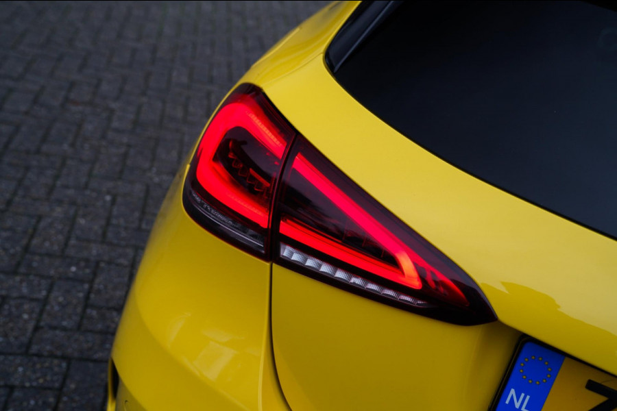 Mercedes-Benz A-Klasse 180 Premium Plus | AMG Pakket | Panorama | Leder/alcantara | Elektrisch verstelbare voorstoelen | LED | CAM Mercedes-Benz A-Klasse 180 Premium Plus | AMG Pakket | Panorama | Leder/alcantara | Elektrisch verstelbare voorstoelen | LED | CAM