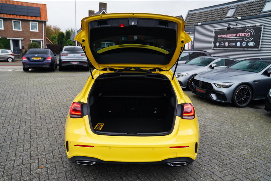 Mercedes-Benz A-Klasse 180 Premium Plus | AMG Pakket | Panorama | Leder/alcantara | Elektrisch verstelbare voorstoelen | LED | CAM Mercedes-Benz A-Klasse 180 Premium Plus | AMG Pakket | Panorama | Leder/alcantara | Elektrisch verstelbare voorstoelen | LED | CAM