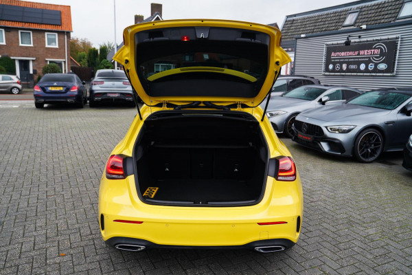 Mercedes-Benz A-Klasse 180 Premium Plus | AMG Pakket | Panorama | Leder/alcantara | Elektrisch verstelbare voorstoelen | LED | CAM Mercedes-Benz A-Klasse 180 Premium Plus | AMG Pakket | Panorama | Leder/alcantara | Elektrisch verstelbare voorstoelen | LED | CAM