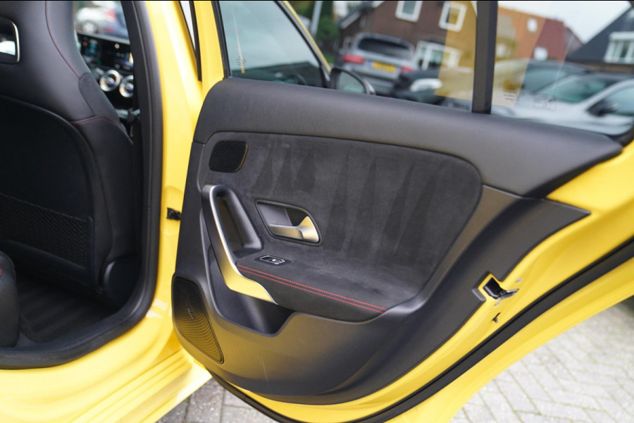 Mercedes-Benz A-Klasse 180 Premium Plus | AMG Pakket | Panorama | Leder/alcantara | Elektrisch verstelbare voorstoelen | LED | CAM Mercedes-Benz A-Klasse 180 Premium Plus | AMG Pakket | Panorama | Leder/alcantara | Elektrisch verstelbare voorstoelen | LED | CAM