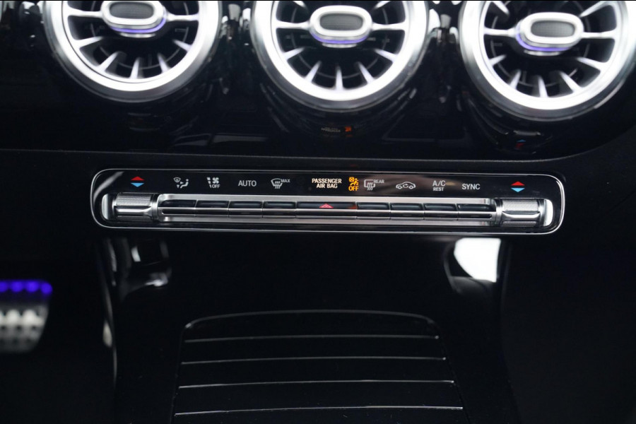 Mercedes-Benz A-Klasse 180 Premium Plus | AMG Pakket | Panorama | Leder/alcantara | Elektrisch verstelbare voorstoelen | LED | CAM Mercedes-Benz A-Klasse 180 Premium Plus | AMG Pakket | Panorama | Leder/alcantara | Elektrisch verstelbare voorstoelen | LED | CAM