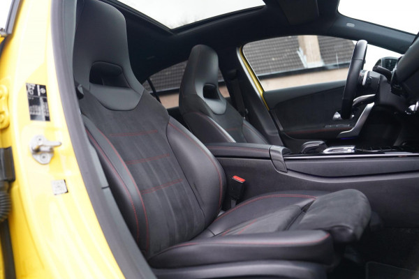 Mercedes-Benz A-Klasse 180 Premium Plus | AMG Pakket | Panorama | Leder/alcantara | Elektrisch verstelbare voorstoelen | LED | CAM Mercedes-Benz A-Klasse 180 Premium Plus | AMG Pakket | Panorama | Leder/alcantara | Elektrisch verstelbare voorstoelen | LED | CAM